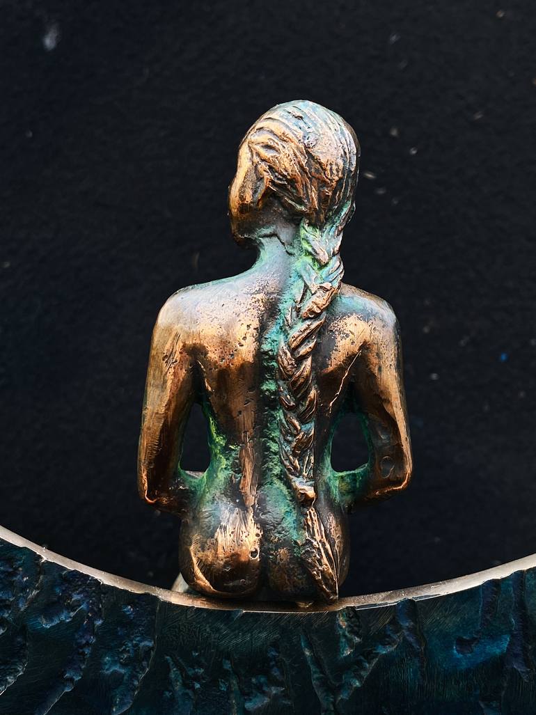 Original Figurative Body Sculpture by Guglielmo Ferraiola