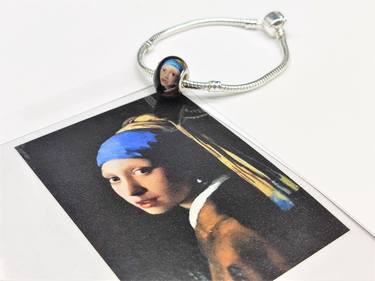 Wearable art exclusive Charmbead 'the girl with the pearl earring' thumb