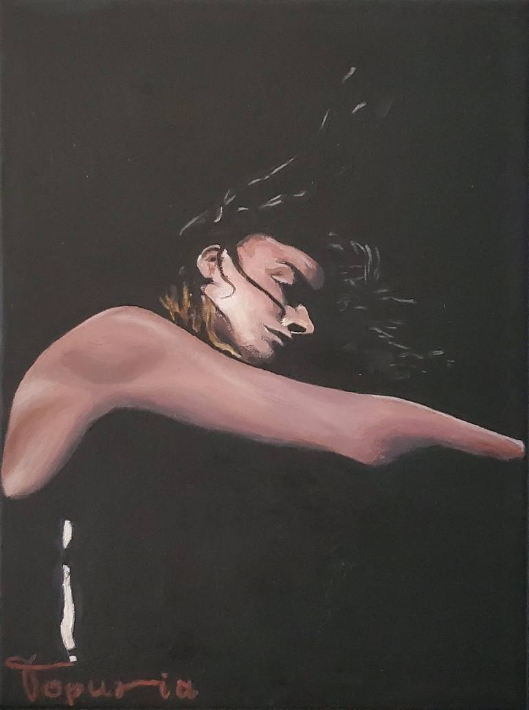 Бір қыз маймылдың шұңқырын сорып жатыр