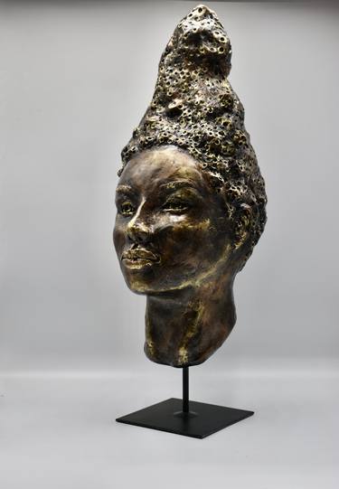 Original Women Sculpture by Shlomit Saar Cohen