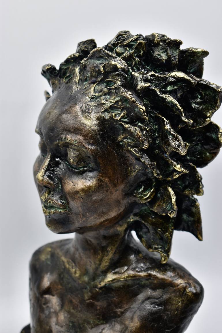 Original Women Sculpture by Shlomit Saar Cohen