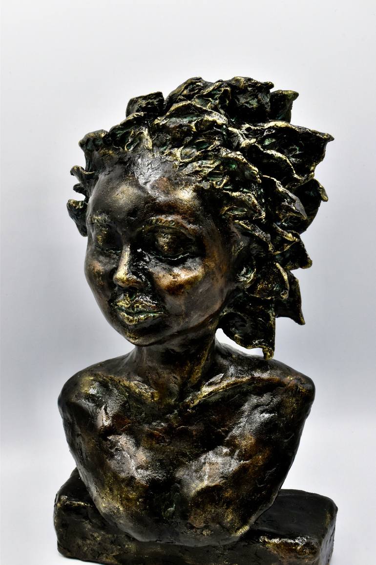 Original Women Sculpture by Shlomit Saar Cohen