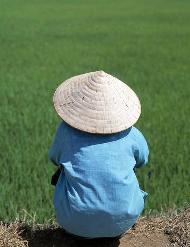 woman with vietnamese straw hat - Limited Edition of 5 thumb