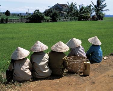 Vietnam's women with straw headwater Orient - Limited Edition of 5 thumb