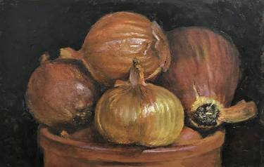Onions in a clay pot thumb