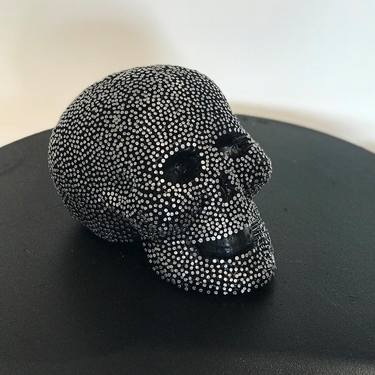 Skull thumb
