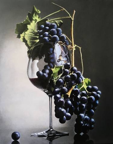 Wine grape in glass . thumb
