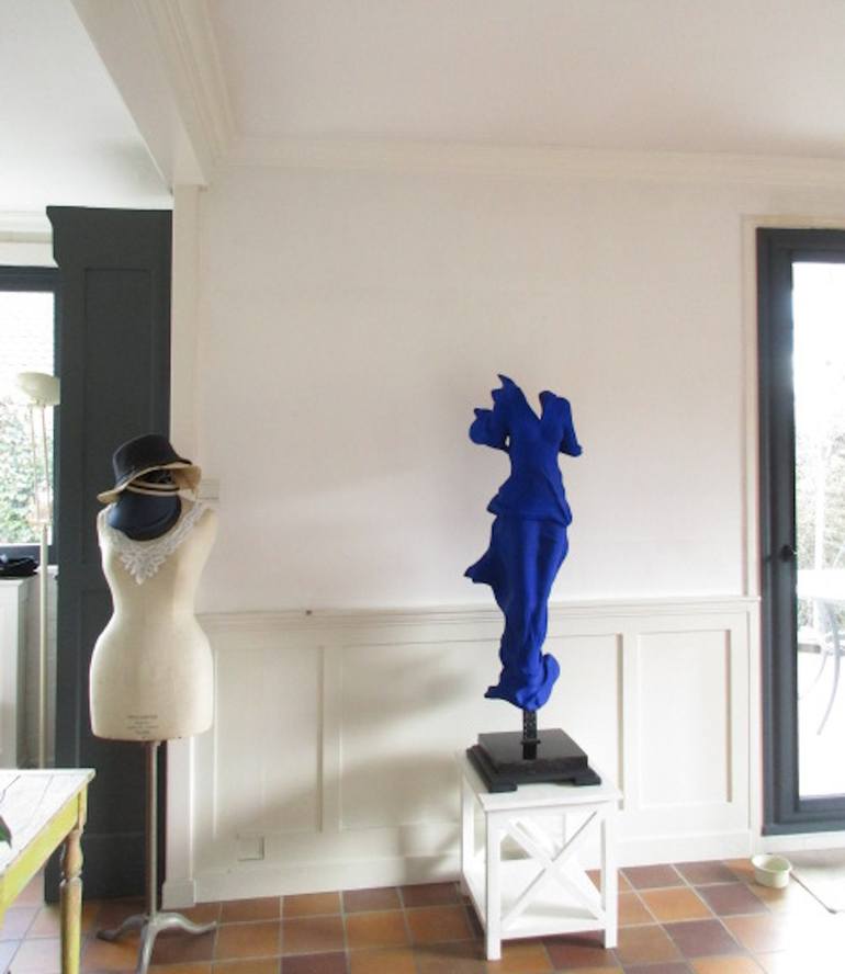 Original Figurative Women Sculpture by Jean-Yves Verne