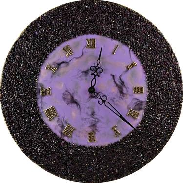 Designer wall clock with garnet, crystals and epoxy resin thumb