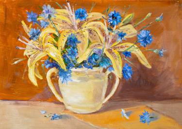 Bouquet of lilies and cornflowers thumb