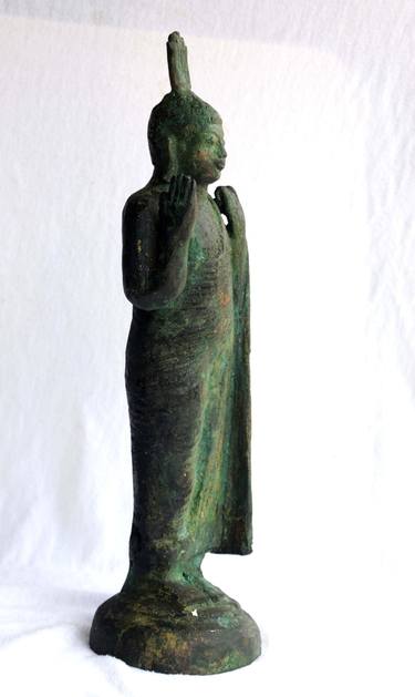 bronze aukana buddha statue thumb