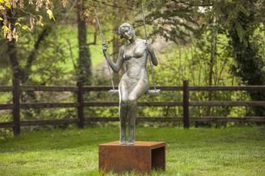 Original Figurative Women Sculpture by Leonardo Lucchi