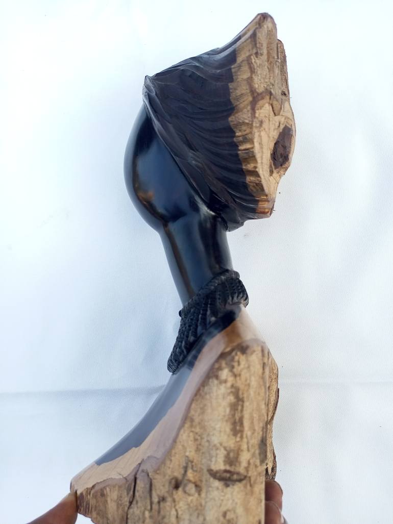 Original Art Deco Women Sculpture by Jafeth Moiane