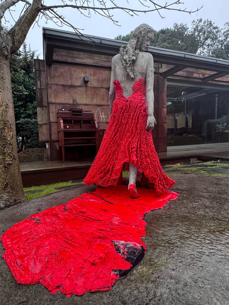 Original Figurative Body Sculpture by Olga Andrino