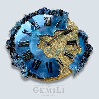 Large wall clock with opal, jet and rock crystal thumb