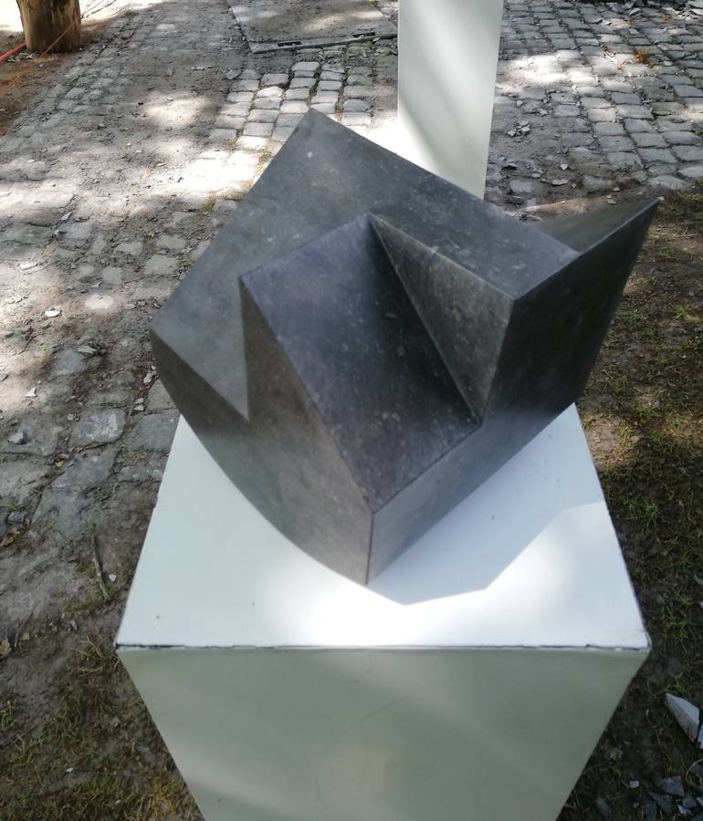 Original Geometric Sculpture by OSCAR  LAURELIANO AGUIRRE COMENDADOR