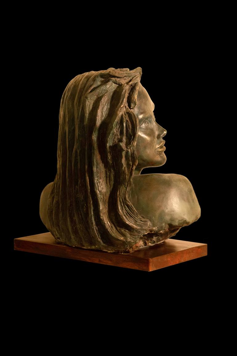 Original Figurative Women Sculpture by Elvira Sirio