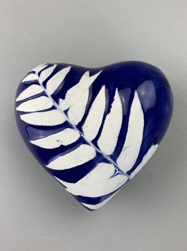 Ceramic heart with fern embossed thumb