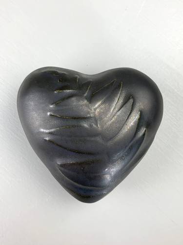 Ceramic heart with a plant emboss thumb