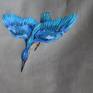 From a different angle of view, the same kingfisher has turned to a vivid light blue and the green is gone. This effect gives much life to a painting as the color change surprises your perception when you pass by it.