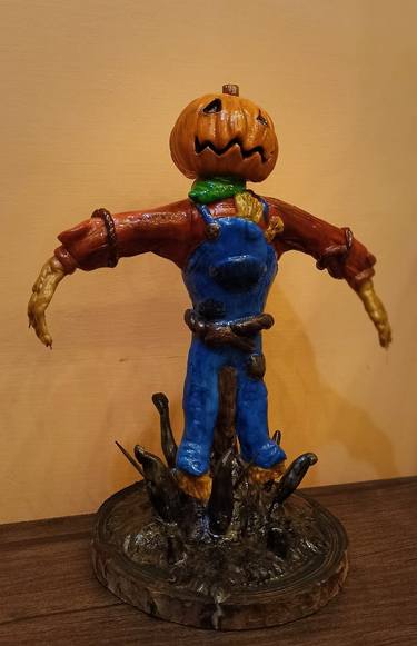 Spooky Scarecrow Sculpture thumb