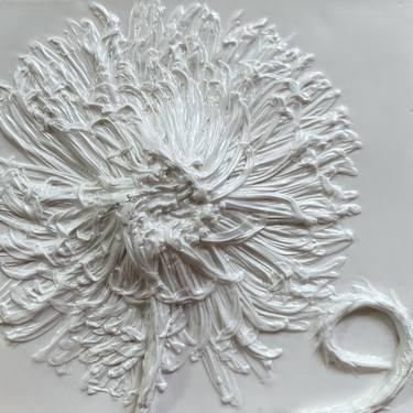 White Spider Mum Floral Relief Sculpture thumb