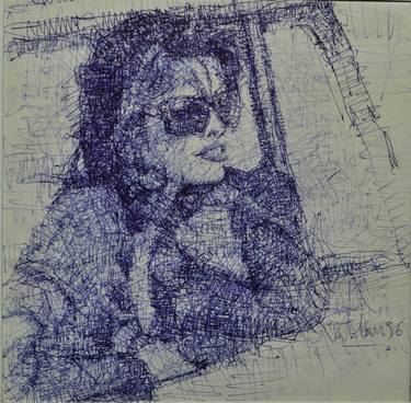 The woman with dark glasses (BIRO) . thumb