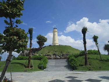 Dai Lanh Lighthouse thumb