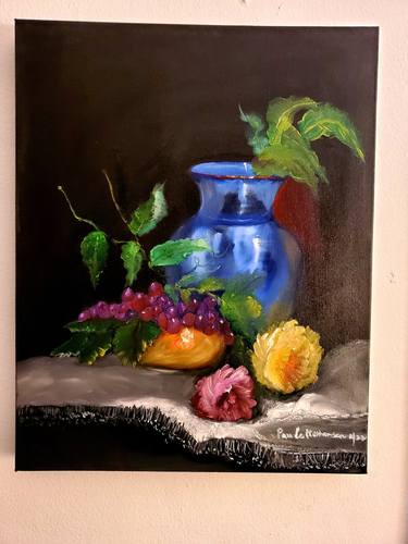 Blue vase and grapes thumb