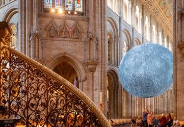 Worshipping the moon at Ely cathedral I thumb