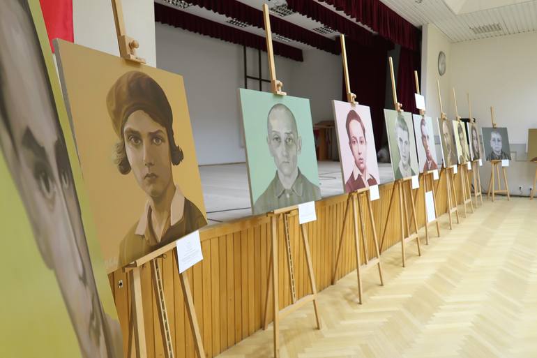 Original Portraiture People Painting by Artur Sobieszek