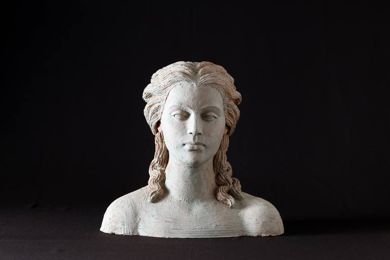 Original Figurative Women Sculpture by CRIBELLATI ELENA