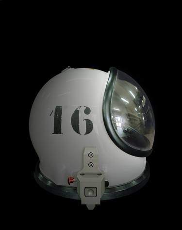 Helmet of a SCAPE suit used by the propulsion crew during spacecraft-filling operations (CSG- Europe’s Spaceport, French Guiana) thumb