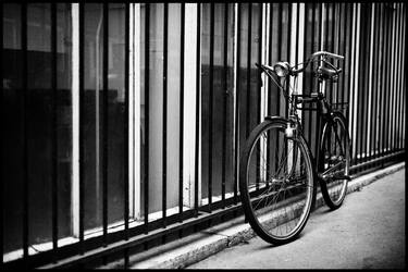 Parisian bicycle thumb