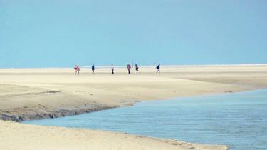 Walkers on the dune   - thumb