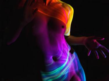 une femme nue danse à la lumière d'apollon - Limited Edition of 1 thumb