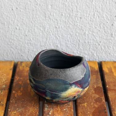 Hikari raku fired ceramic pottery vase - Carbon Copper thumb