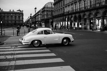 Porsche in Rue de Rivoli thumb