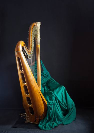 Harp and green dress thumb
