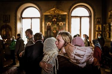 Where Ukrainians and Russians pray together thumb
