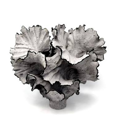 Leaf Earthenwear Sculpture, Grey // 166 thumb