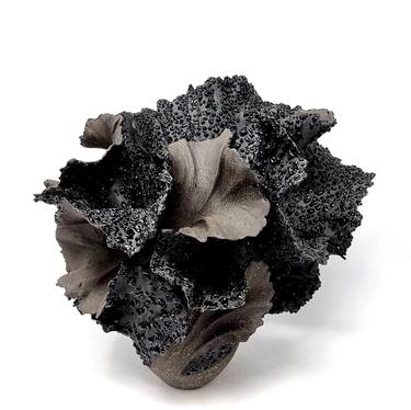 Black Stoneware Lily Sculpture // 209 thumb