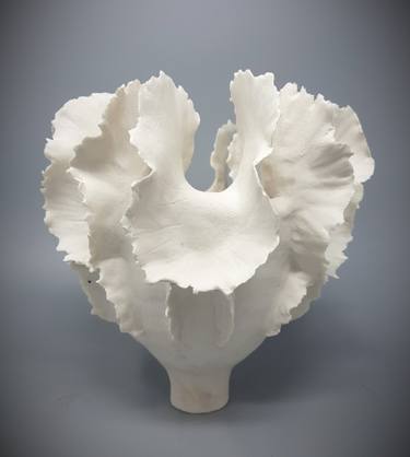 Geometrical porcelain sculpture vase thumb