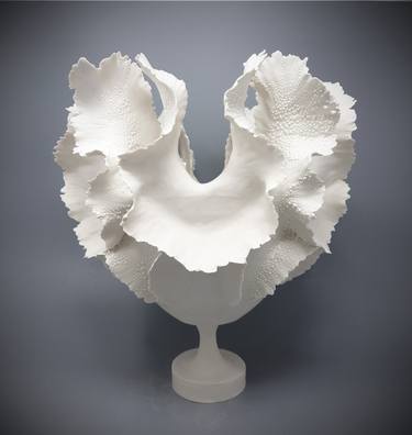 Geometrical sculpture vase thumb