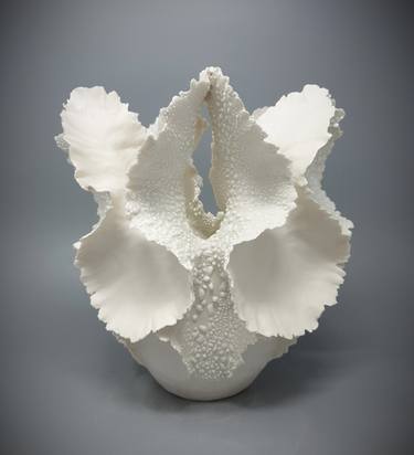 Geometrical sculpture vase thumb