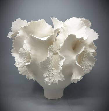 Leaf Porcelain Sculpture Vase thumb