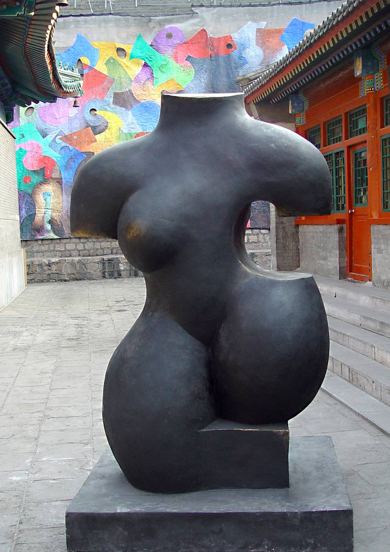 Original Contemporary Women Sculpture by Rodolfo Navarro