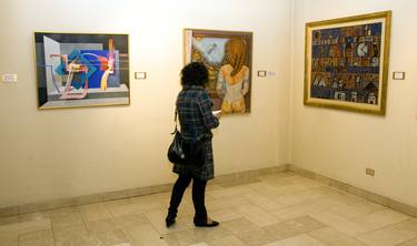 Exhibiting my painting in the Ralli Museum thumb