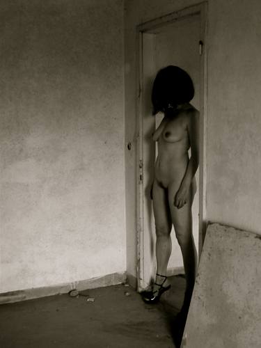 nude study: woman at the door IV thumb