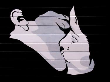 murales series: black&white kiss thumb